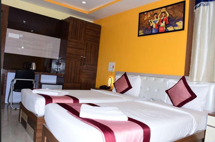 Ar Grand Hotel Rājgīr Екстериор снимка