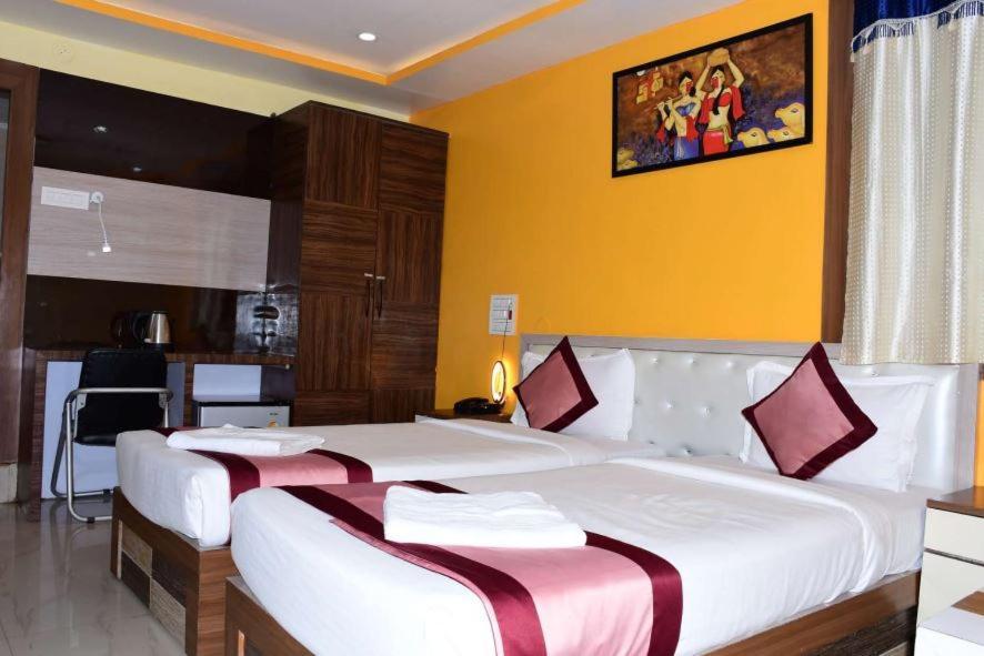 Ar Grand Hotel Rājgīr Екстериор снимка